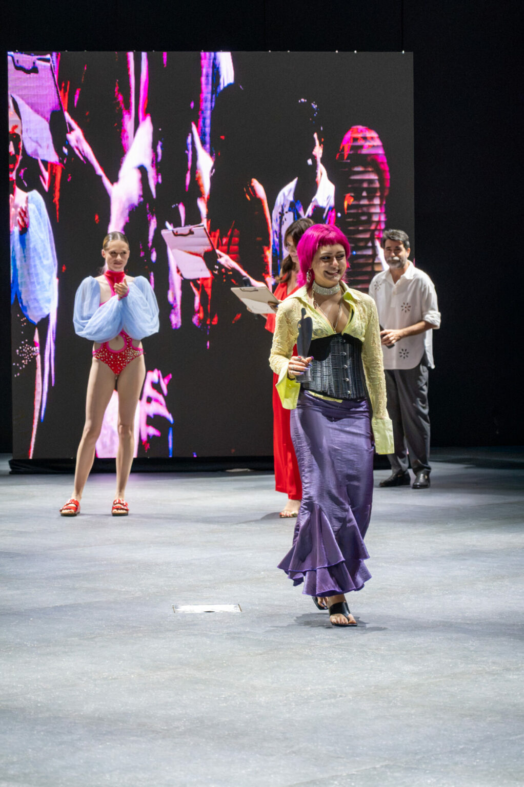 La palmera Zahira Pérez Rodríguez obtiene el Accésit a la Excelencia Creativa y Técnica en el Premio Nacional de Moda Baño 2026