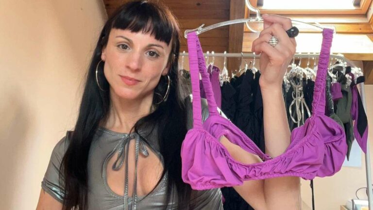 La diseñadora lucense que opta a los 'Goya' de la moda de baño: "No quería producir fuera"