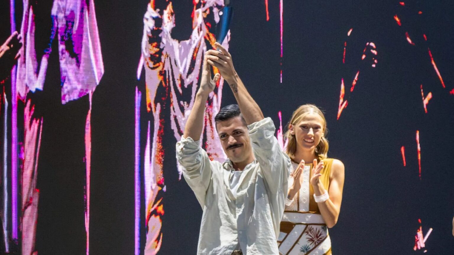 Josu Santos, Premio Nacional de Moda Baño con encaje de Camariñas, licra y 3D: "Hago cortes a troche y moche"